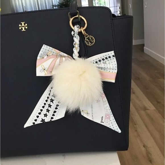 TORY BURCH KEY CHARM KEYCHAIN CAR KEYS HANDBAG FOX FUR SILKY BOW - Picture 1 of 4